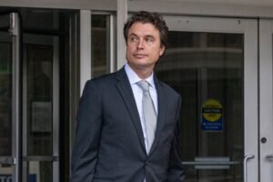 Tesla bigwigs to shell out nearly $919 million to settle accusations of overpaying themselves